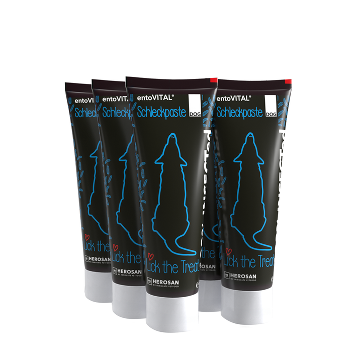 Fünf Tuben entoVITAL DOG Schleckpaste nebeneinander als Verkaufseinheit