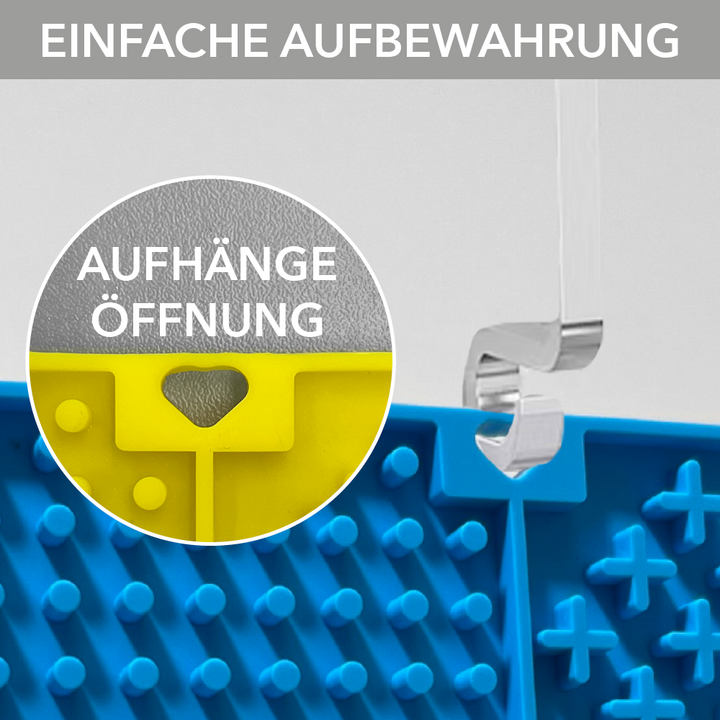 Ein Foto welches zeigt, wie einfach die entoVITAL DOG und CAT Schleckmatte aufbewahrt werden kann, dank einer simplen und effektiven Aufhängeöffnung.