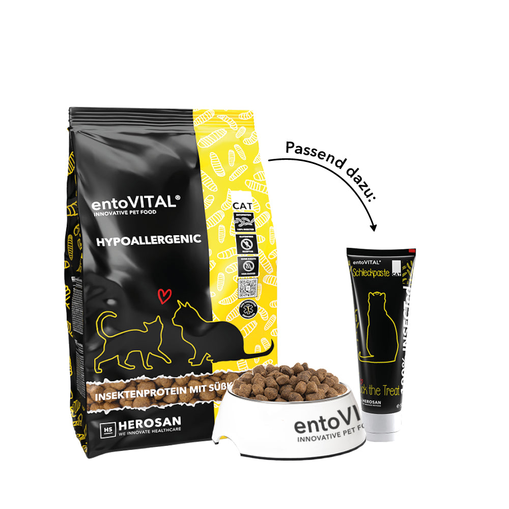 Sack entoVITAL CAT HYPOALLERGENIC mit gefülltem Futternapf und einer Tube entoVITAL Schleckpaste, dazu der Hinweis «Passend dazu»