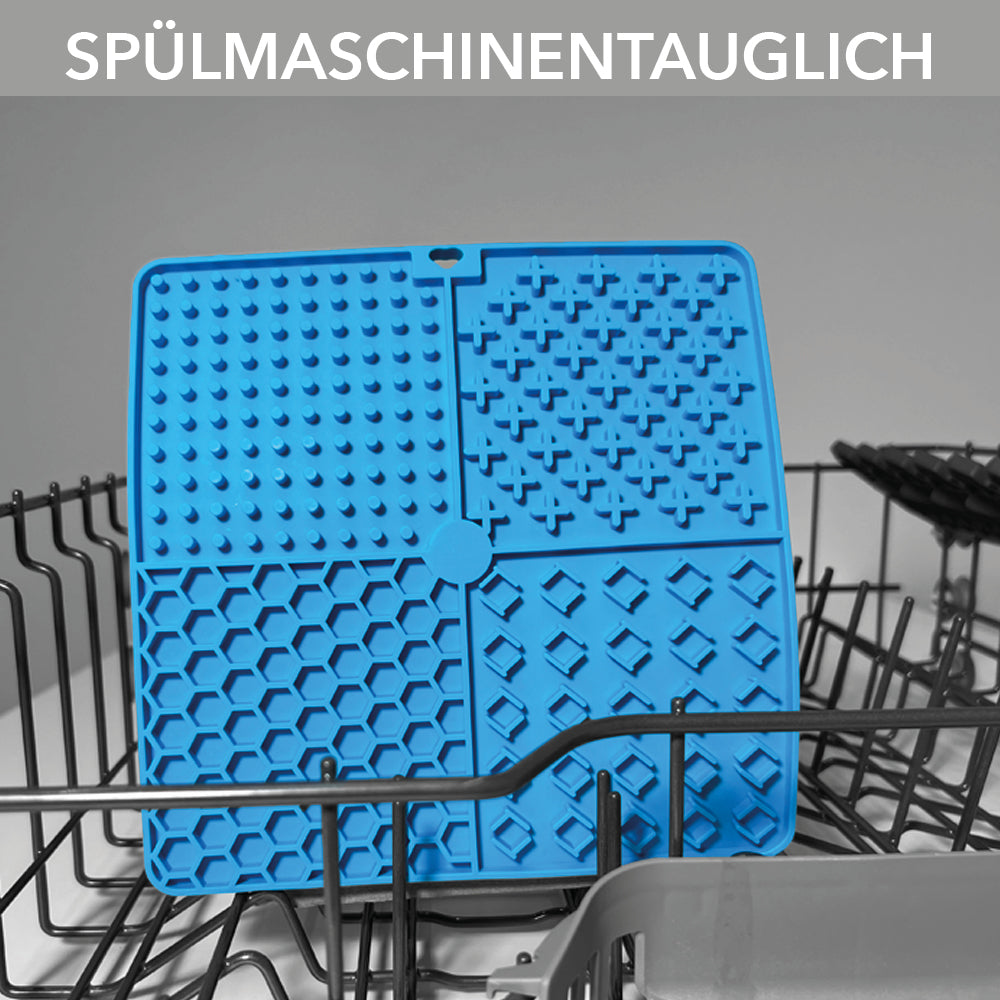 Die entoVITAL Schleckmatte steht im Korb einer Spülmaschine